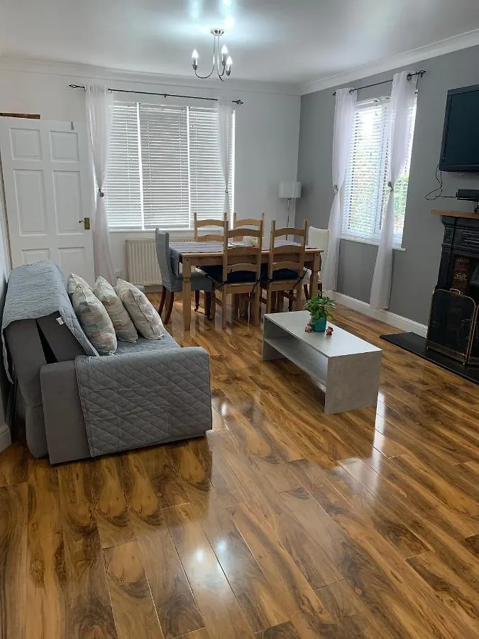 Penny Lein Apartments Uxbridge